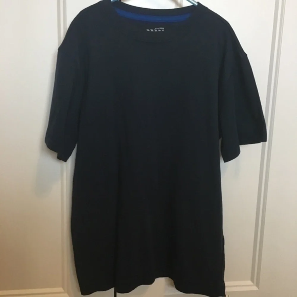 Boys size medium 8 Old Navy navy T-shirt NWOT